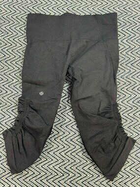 Lululemon Blue Ebb And Flow Black Cropped Leggings With Ruched Sides Size S